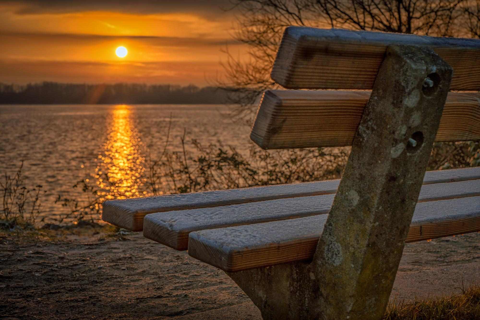 chair-near-river